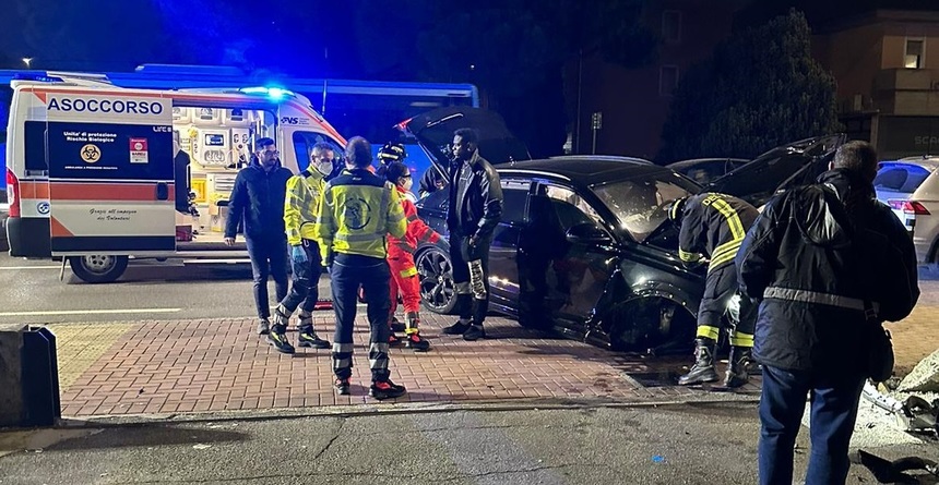 Mario Balotelli a scăpat nevătămat dintr-un accident de maşină în Brescia – VIDEO