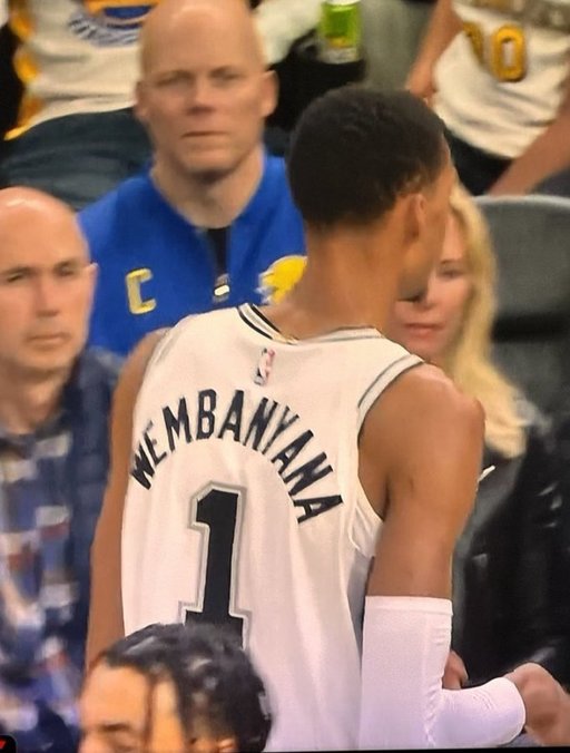 NBA: Victor Wembanyama a evoluat cu un echipament pe care numele era scris greşit