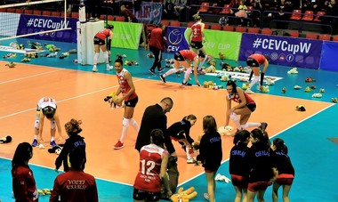 Volei feminin: CSM Volei Alba Blaj le cere suporterilor să aducă jucării de pluş pentru copiii din centrele sociale la meciul cu CSO Voluntari
