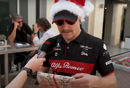 Secret Santa în Formula 1: Calendarul cu Bottas nud, carte de bucate, slip, tequila... - VIDEO