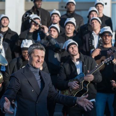 Răzvan Lucescu şi jucătorii de la PAOK, videoclip inedit pentru sărbătorilor de final de an. Tehnicianul român a dirijat corul jucătorilor - FOTO, VIDEO