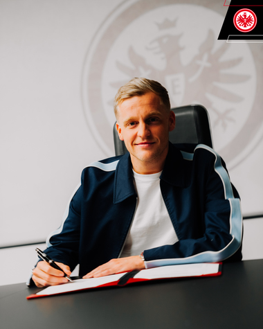 Manchester United l-a împrumutat pe olandezul Donny van de Beek la Eintracht Frankfurt
