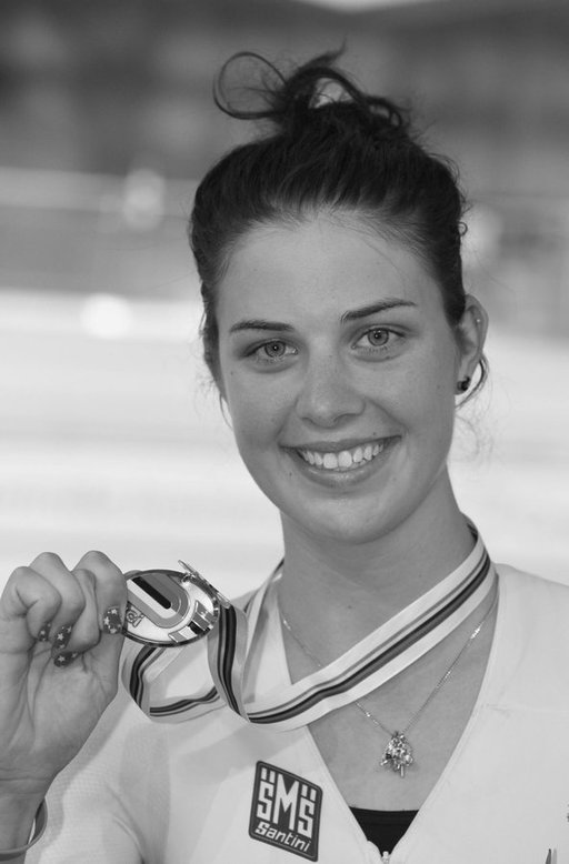 Familia ciclistei Melissa Hoskins, "devastată" după accidentul mortal al acesteia. Ea ar fi fost călcată cu maşina de soţul ei, Rohan Dennis
