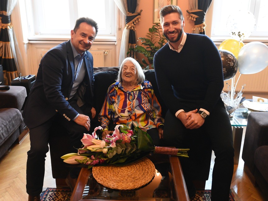Agnes Keleti, cea mai în vârstă campioană olimpică din lume, a împlinit 103 ani. “Se simte bine pentru vârsta ei”, spune preşedintele Comitetului Olimpic Ungar