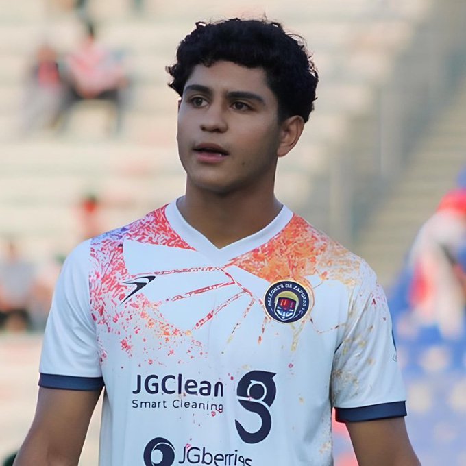 Zinedine Sidane, un jucător mexican de 17 ani  numit după legendarul jucător francez, a semnat primul său contract profesionist cu Chivas Guadalajara