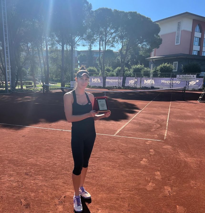 Cristina Dinu a câştigat turneul ITF din Antalya la simplu şi la dublu