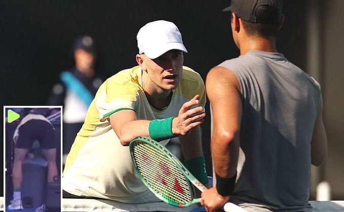 Britanicul Jack Draper a vomitat după meciul cu Marcos Giron de la Australian Open. Care spune că a fost cauza stării de rău - VIDEO