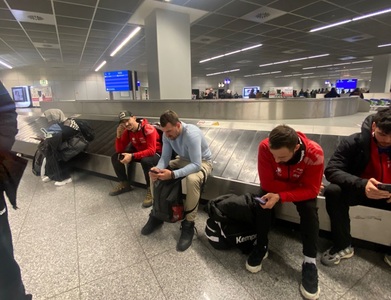 Handbal masculin: Naţionala României, blocată pe aeroportul din Frankfurt la plecarea de la Campionatul European - FOTO
