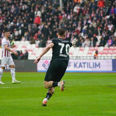 Gaziantep a remizat, scor 2-2, cu Sivasspor. Drăguş a marcat, Maxim a fost eliminat / Sorescu a debutat la echipa lui Şumudică