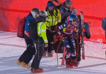Schi: Mikaela Shiffrin, căzătură dură în timpul coborârii de la Cortina d'Ampezzo. Sportiva, liderul Cupei Mondiale, a fost preluată cu elicopterul - VIDEO