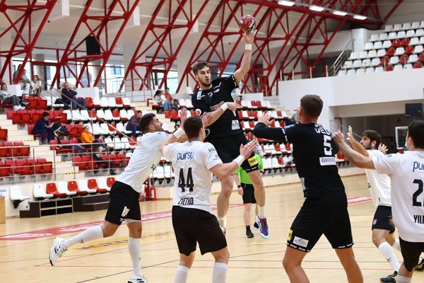 Handbal masculin: Dinamo Bucureşti, victorie în amical cu campioana Turciei, Beşiktaş