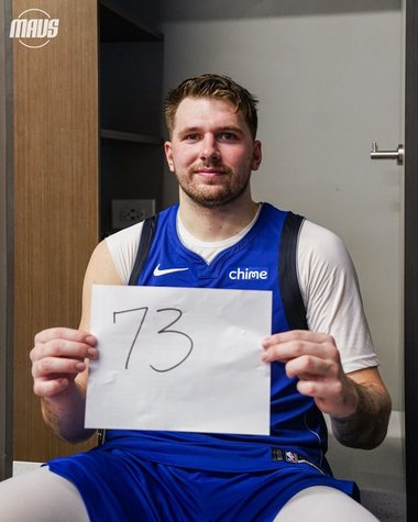 Luka Doncic a marcat 73 de puncte pentru Dallas Mavericks şi a egalat a patra cea mai bună performanţă din istoria NBA.