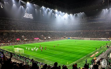 Serie A: AC Milan – egal cu Bologna pe teren propriu, scor 2-2, în etapa a 22-a. Partida, întreruptă în minutul 16, care reprezintă numărul lui Maignan
