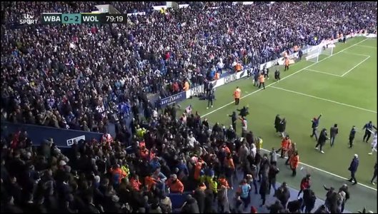 Cupa Angliei: Meciul West Bromwich - Wolverhampton, întrerupt mai mult de jumătate de oră din cauza incidentelor - VIDEO
