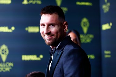 Şerveţelul pe care Messi l-a semnat la 13 ani pentru a se alătura Barcelonei, scos la licitaţie. Preţul de pornire va fi de sute de mii de lire sterline - FOTO