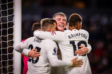Premier League: Victorie pentru Manchester United, scor 4-3 cu Wolverhampton. United a condus cu 2-0, a fost egalată pe final 3-3 şi a marcat ultimul gol în minutul 90+7, printr-un jucător de doar 18 ani