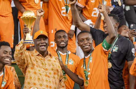 Jucătorii naţionalelor Coastei de Fildeş şi Nigeriei, decoraţi şi premiaţi după Cupa Africii pe Naţiuni