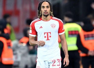 Bayern Munchen: Sacha Boey s-a accidentat la coapsă şi va lipsi de pe teren câteva săptămâni