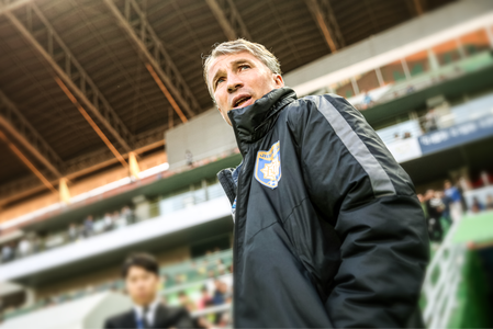 Formaţia Jeonbuk Hyundai, antrenată de Dan Petrescu, s-a calificat în sferturile de finală ale Ligii Campionilor Asiei