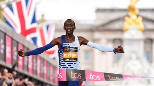 Înmormântarea lui Kelvin Kiptum, deţinătorul recordului mondial la maraton, devansată cu o zi. La funeralii va fi prezent şi preşedintele Kenyei