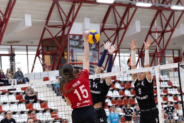 Volei feminin: CSM Târgovişte – Rapid Bucureşti vor juca finala Cupei României