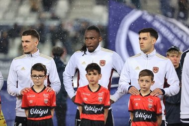 Ligue 2: Atacantul Alberth Elis (Girondins Bordeaux), operat la cap după ce a suferit un traumatism grav şi a fost scos de pe teren pe targă