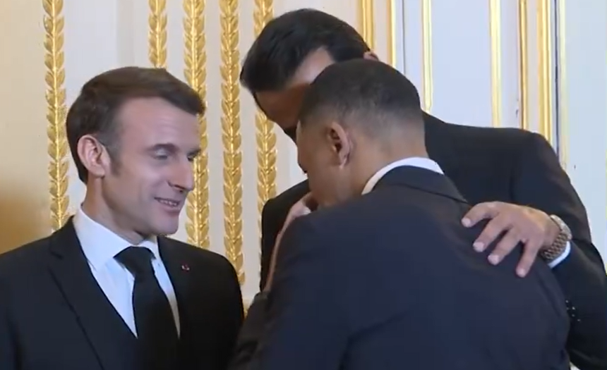 "Ne veţi crea din nou probleme", le-a transmis în glumă Emmanuel Macron lui Kylian Mbappé şi emirului Qatarului la un dineu la Palatul Elysee