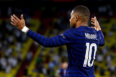 Mbappé a refuzat să semneze o pancartă pe care scria "Mbappé la Madrid!" – VIDEO