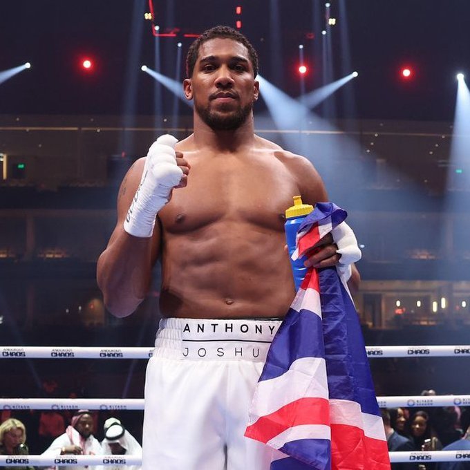 Box: Anthony Joshua l-a învins pe Francis Ngannou, într-un meci disputat la Riad, în faţa a peste 16.000 de spectatori