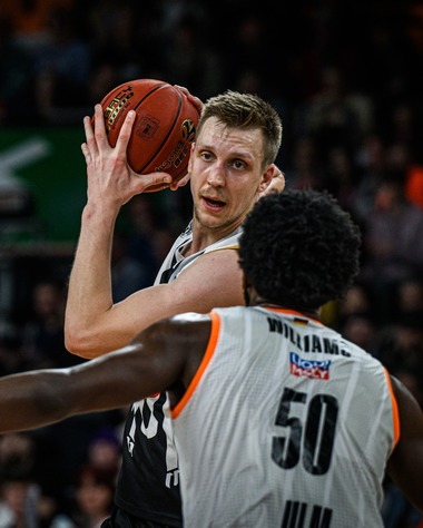 Baschet masculin: Campioana U BT Cluj, învinsă de London Lions şi ratează  semifinalele BKT EuroCup în faţa a 10.000 de fani