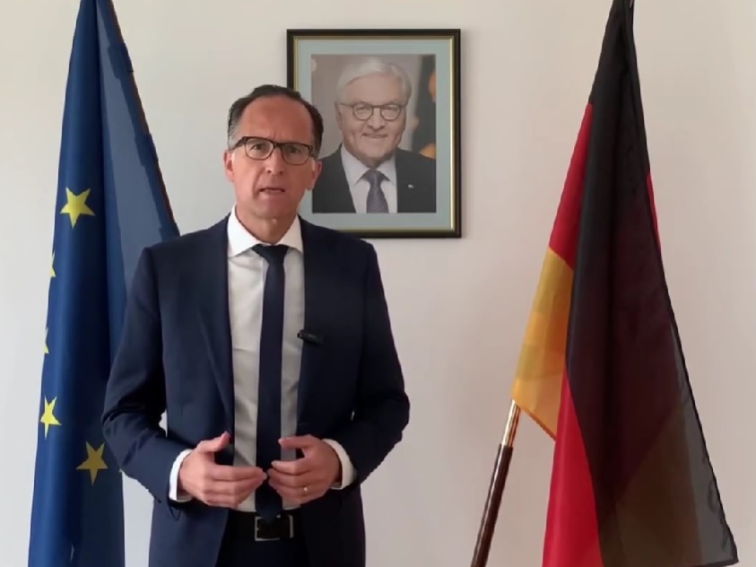 Ambasadorul Germaniei la Bucureşti a vizitat Academia Gheorghe Hagi. El crede că România are şanse să treacă de grupe la Euro-2024 - VIDEO