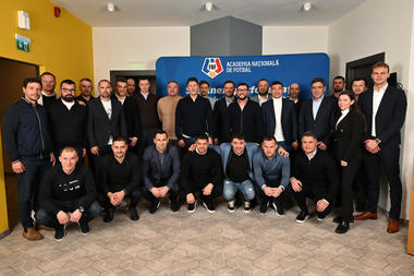 FRF: S-au încheiat primele sesiuni din program la cursul de Director sportiv. Pintre participanţi se numără Keşeru, Tamaş, Moldovan, Moţi şi D. Niculae