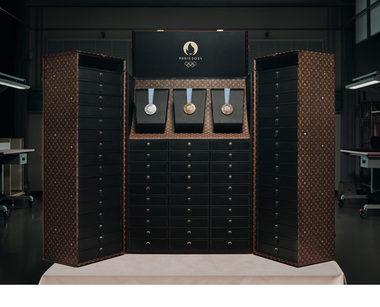 Medaliile şi torţele pentru Jocurile Olimpice şi Paralimpice de la Paris vor fi transportate în valize Louis Vuitton