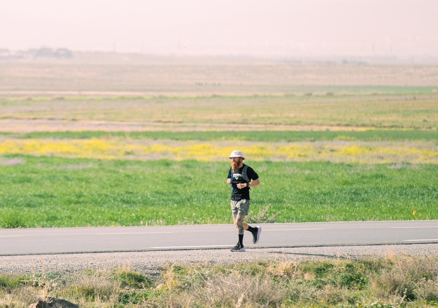 16.250 de kilometri, 385 de maratoane: Un britanic a traversat Africa de la sud la nord alergând, în 351 de zile