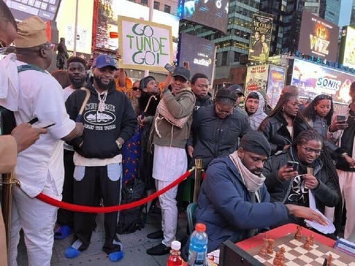 Record mondial doborât de un campion nigerian: A jucat şah fără întrerupere timp de 58 de ore