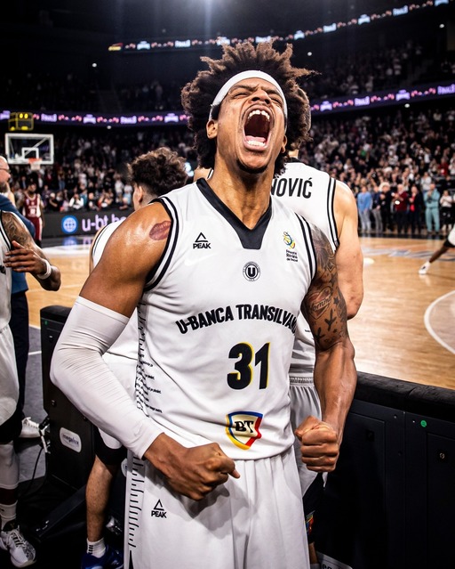 Baschet masculin: Campioana U BT Cluj şi vicecampioana CSM Oradea conduc cu 2-0 la general în semifinalele Ligii Naţionale