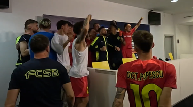 FCSB campioană: Mihai Stoica - Urmează poate cea mai frumoasă celebrare a unui titlu din istoria acestei competiţii / Jucătorii au intrat peste Charalambous la conferinţa de presă