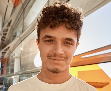 Formula 1: Lando Norris s-a tăiat la faţă la o petrecere la Amsterdam. La eveniment a fost prezent şi DJ Martin Garrix - FOTO