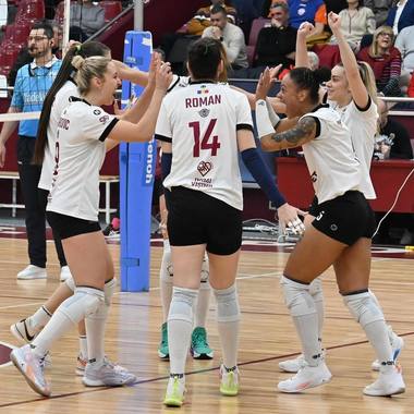 Volei feminin: Rapid Bucureşti, medalie de bronz după meci decisiv în finala mică cu CSM Târgovişte