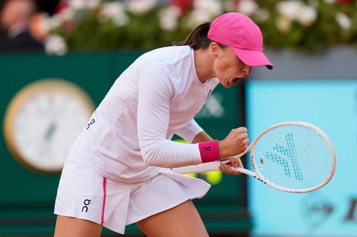 Swiatek a salvat trei mingi de meci şi a câştigat primul titlu la Madrid Open, învingând-o pe Sabalenka