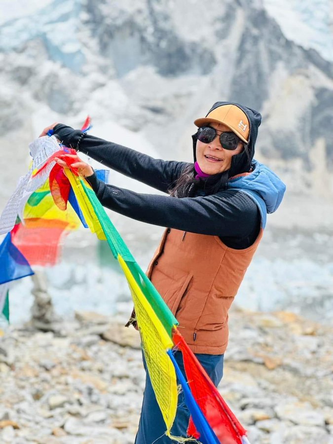 Alpinista nepaleză Phunjo Lama, record feminin la ascensiunea pe Everest. A ajuns în vârf în 14 ore şi 31 de minute