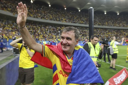 Meciul de adio al Generaţiei de Aur: Hagi – Am jucat fotbal pentru suporteri cât am putut. M-a frapat că au venit alături de copiii lor