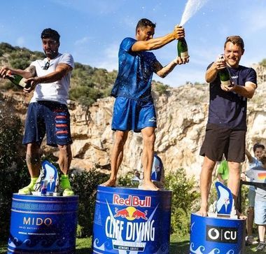 Constantin Popovici, locul 1 în prima etapă din noul sezon al Red Bull Cliff Diving