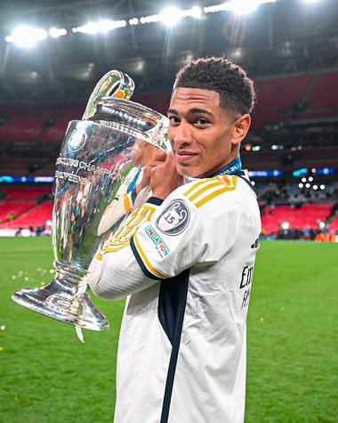 Jude Bellingham i-a cerut lui Jose Mourihno să facă o poză cu mama lui. Portughezul i-a transmis jucătorului să vină la Fenerbahce - VIDEO