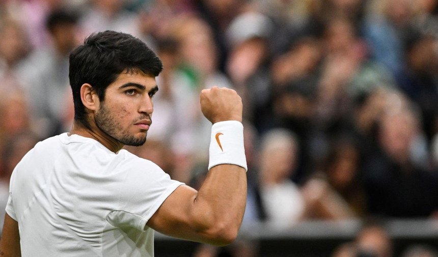 Carlos Alcaraz l-a învins pe Stefanos Tsitsipas şi s-a calificat în semifinale la Roland Garros