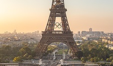 JO din 2024: Inelele olimpice, instalate pe Turnul Eiffel. Inelele imense au în total 29 de metri lungime şi 15 metri înălţime - VIDEO