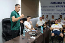 Istvan Kovacs le-a prezentat tricolorilor cele mai noi instrucţiuni legate de arbitraj înainte de Euro-2024 - VIDEO