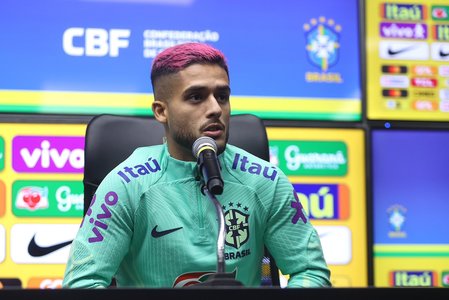 La cererea federaţiei braziliene, Yan Couto nu îşi va vopsi părul în roz la echipa naţională