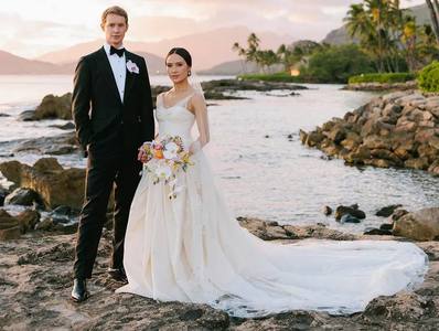 Campionii mondiali la patinaj artistic Madison Chock şi Evan Bates s-au căsătorit în Hawaii - FOTO