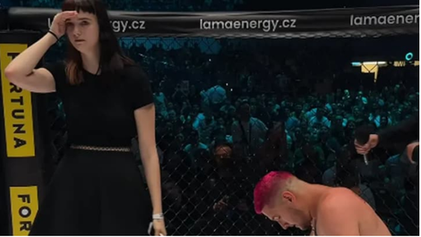 MMA: Dublu eşec pentru un luptător ceh: A pierdut lupta în cuşcă şi iubita i-a refuzat cererea în căsătorie - VIDEO